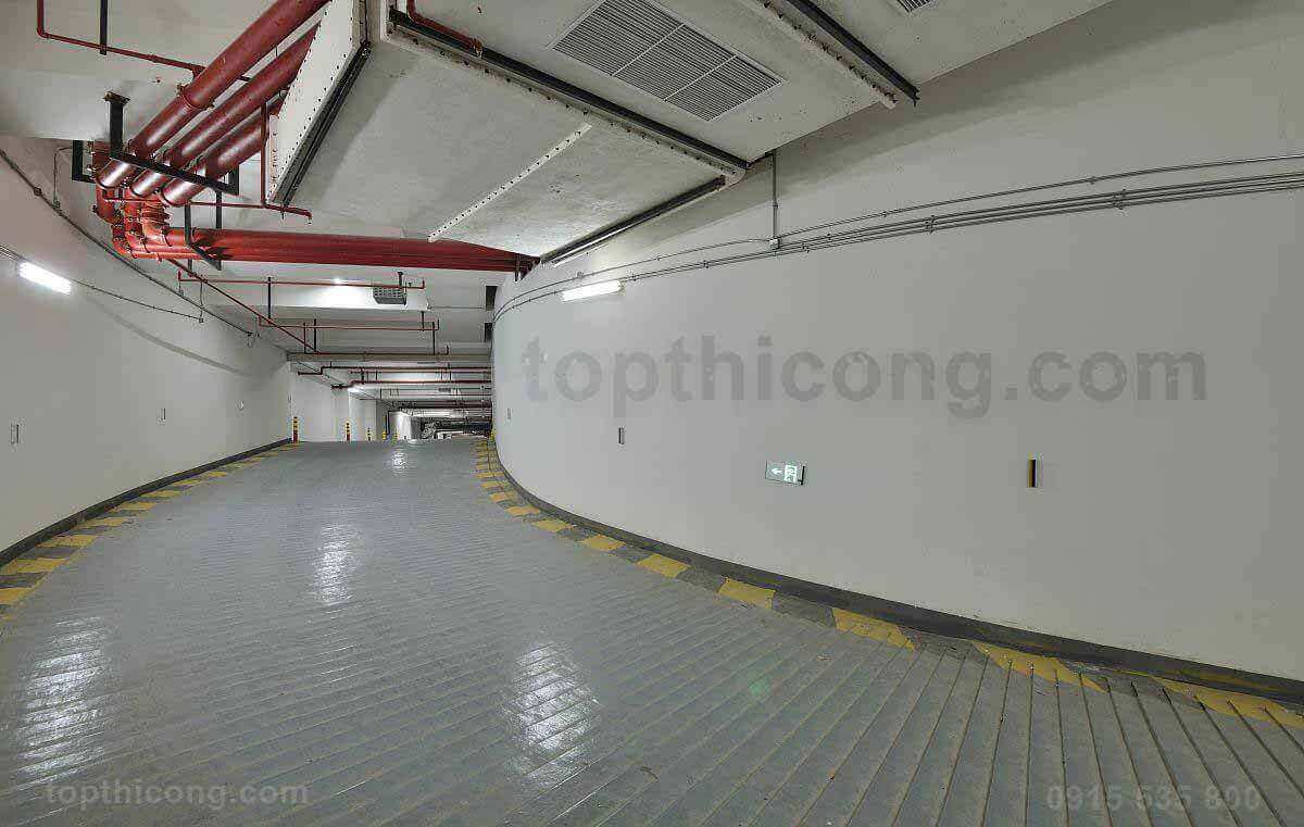 đường cong tầng hầm để đậu xe chung cư