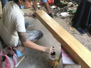 Hướng dẫn cách thi công Sơn phủ bóng đồ gỗ ngoài trời Lotus PUD