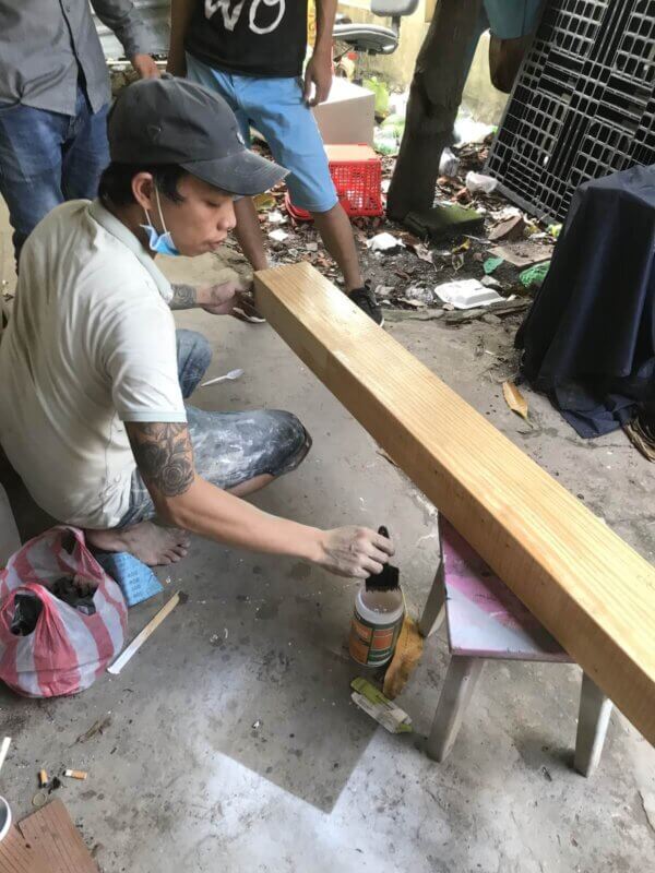 Hướng dẫn cách thi công Sơn phủ bóng đồ gỗ ngoài trời Lotus PUD