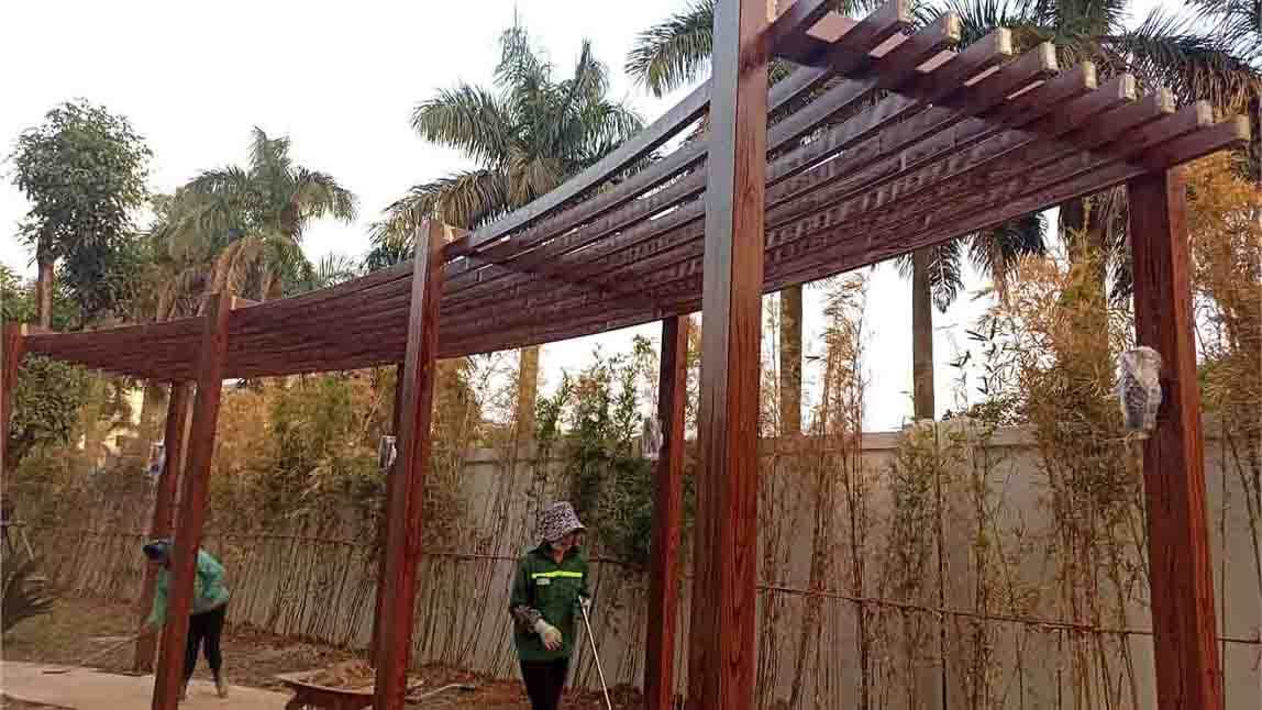 Sơn giả gỗ mặt bàn xi măng bằng màu cánh gián sơn nước lotus