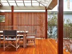 Ưu điểm nổi trội của Sơn phủ bóng đồ gỗ ngoài trời Polyurethane Exterior