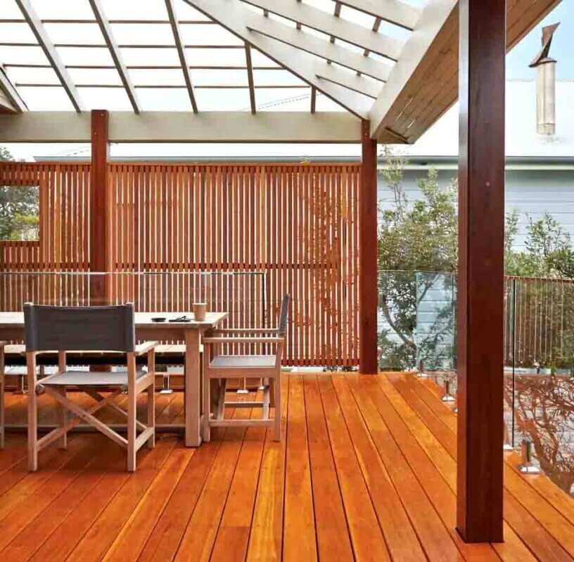 Ưu điểm nổi trội của Sơn phủ bóng đồ gỗ ngoài trời Polyurethane Exterior