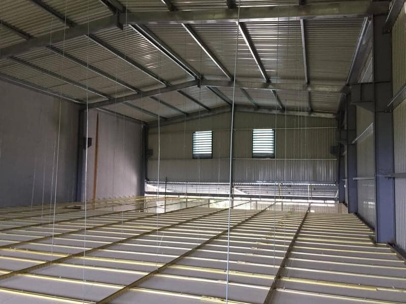 Bước 3: Xác định độ cao khung trần và tiến hành lắp đặt khung
