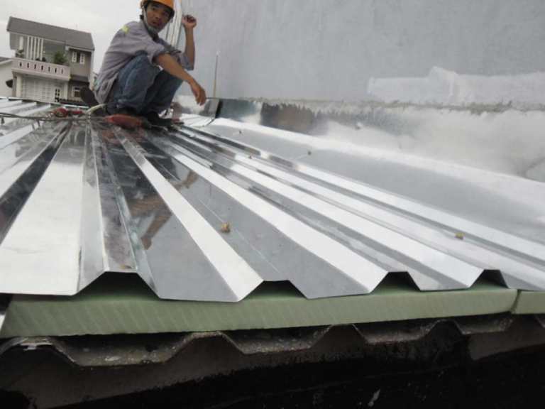 Bước 5: Gia cố lại tât cả mối nối ở góc tường.