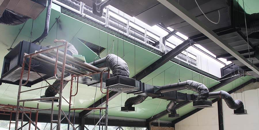 Phương pháp thi công chống nóng mái tôn thực hiện lắp đặt như sau