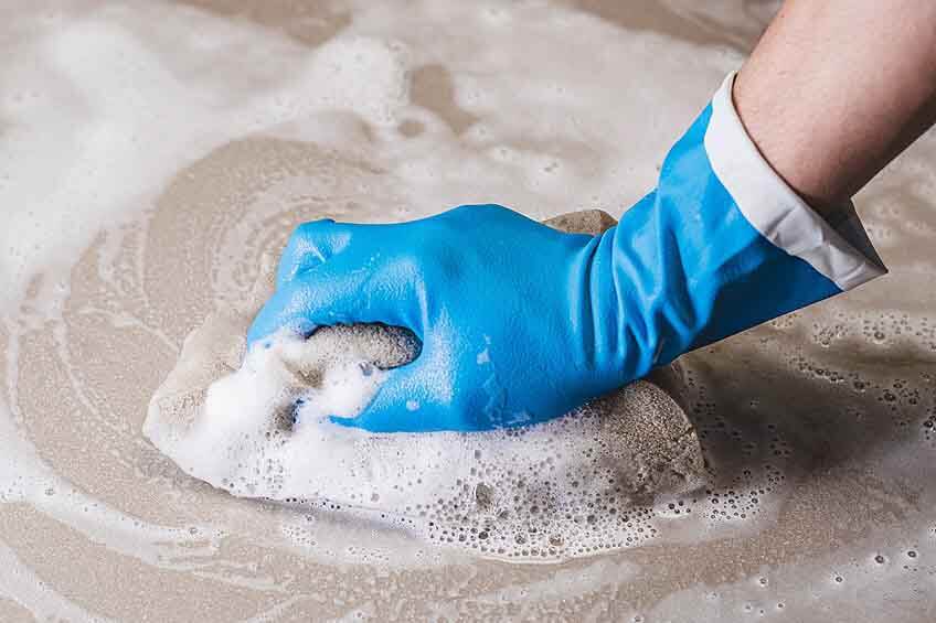 Tại sao nên lau chùi làm sạch 1 bề mặt sàn epoxy công nghiệp