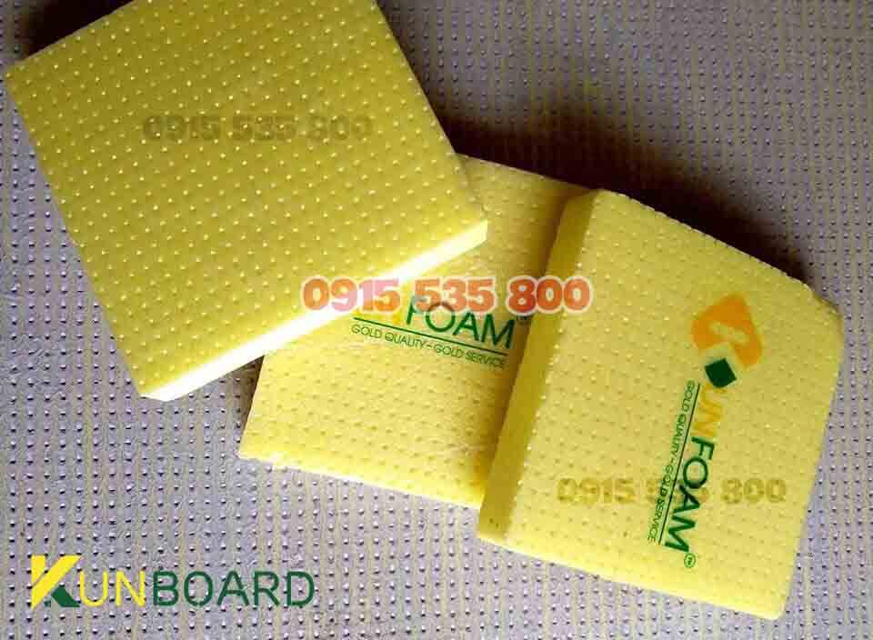 Tam-cach-nhiet-chong-nong-mai-ton-xop-chong-nong-chong-tham-be-tong bán xốp tấm 5cm tại Hà Nội, các loại kích thước 1m x 1m, 1m x 1m5, 1m x ... hơn hẳn các loại xốp cứng, xốp EPS, XPS giá rẻ có trên thị trường hiện nay.