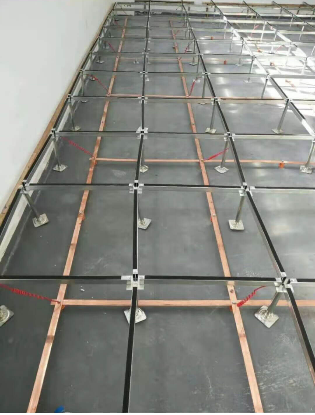 Cuộn Băng đồng tiếp địa 10mm thi công sàn chống tĩnh điện 14 Cách thi công lắp đặt băng đồng tiếp địa