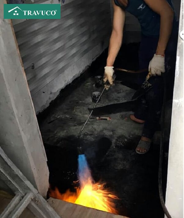 Chống thấm nhà vệ sinh 6 Thi công chống thấm nhà vệ sinh bằng màng khò nhiệt