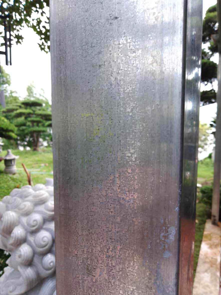 Tiến hành chuẩn bị bề mặt sơn sắt