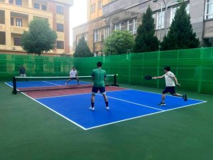 Mặt sân có độ bền cao và khả năng chống trơn trượt tốt