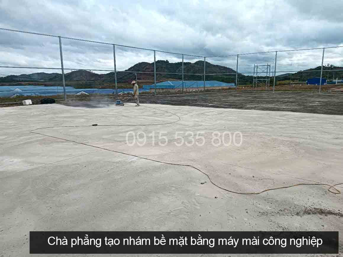 Báo giá thi công sơn sân thể thao chất lượng đàn hồi