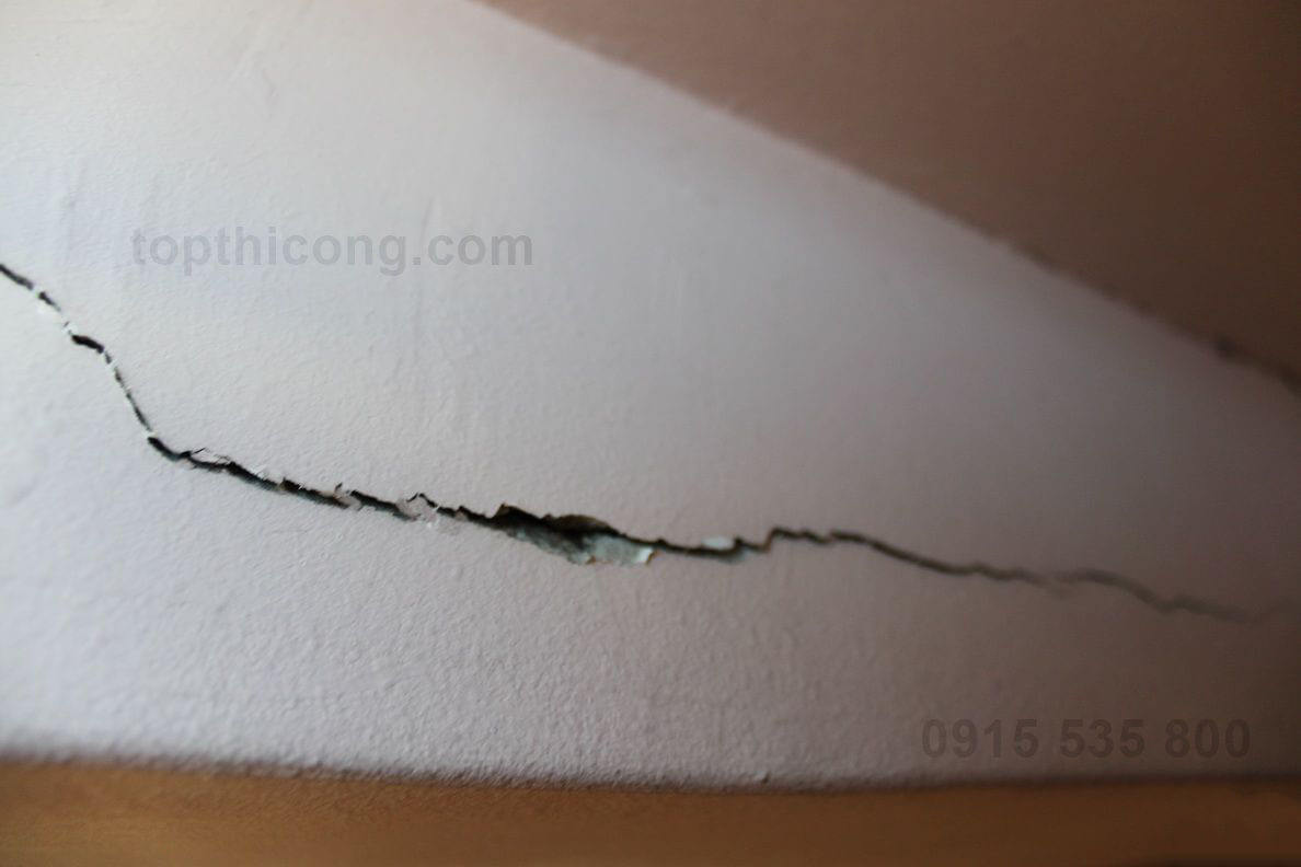 Vết nứt tường chịu lực