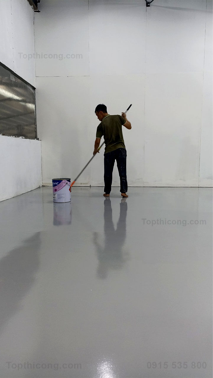 Môi trường sàn nhà xưởng chúng tôi thường xuyên ẩm ướt, lo lắng người ta trượt ngã Môi trường sàn nhà xưởng chúng tôi thường xuyên ẩm ướt, lo lắng người ta trượt ngã