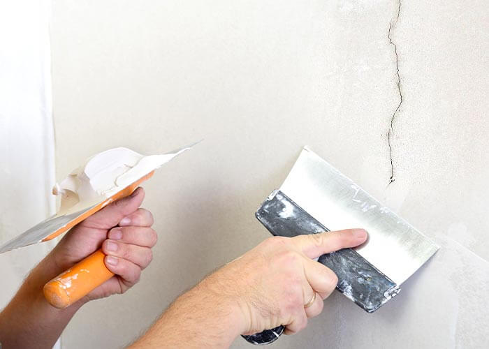 Cách xử lý nứt tường chân chim mà không bị thấm nước bền lâu