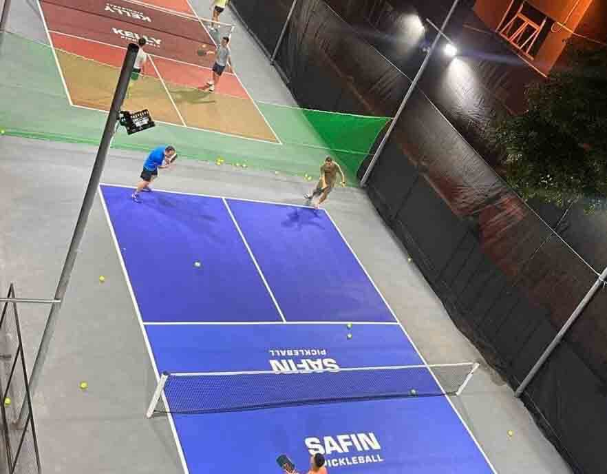thi công sân pickleball quảng ninh màu xanh dương đậm và nhạt
